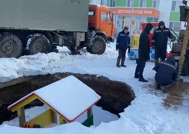 В Казани решили временно закрыть детский сад с провалившейся игровой площадкой