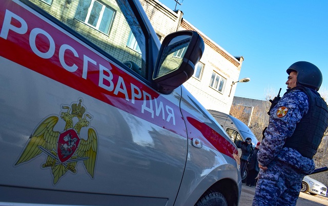 Вооруженные пневматом отморозки едва не изуродовали доставщика еды в Казани