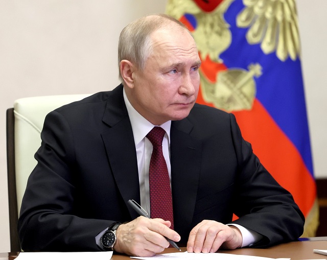 Владимир Путин язгы чакырылыш турындагы указга кул куйды