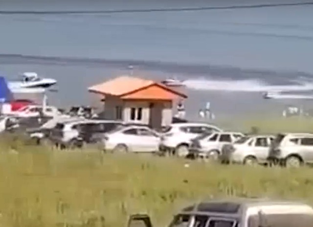 В Башкирии очевидцы сняли на видео гибель парня, катавшегося по реке на тюбинге