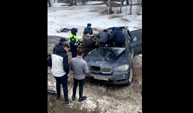 Пассажирка BMW погибла в лобовом ДТП с грузовиком на трассе в Татарстане