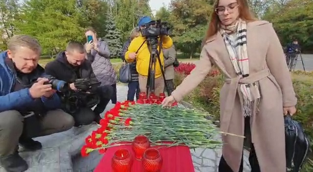 Казанда Пермь университетында атыш вакытында һәлак булганнар истәлегенә мемориал ачылды