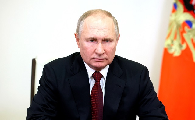 Путин: надо использовать возможности, открывающиеся в период исторических испытаний