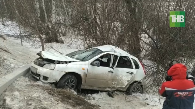 В Казани погиб врезавшийся в столб водитель «Лады» - видео