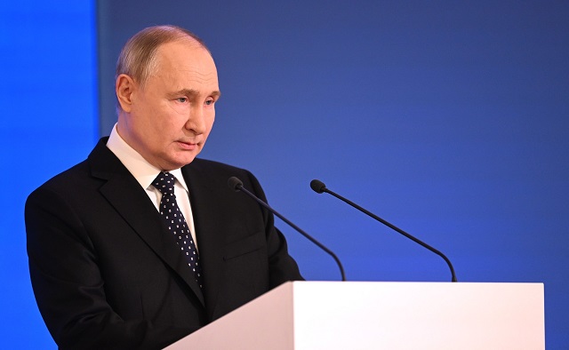 Путин призвал профсоюзы включаться в нацпроект «Молодежь и дети»