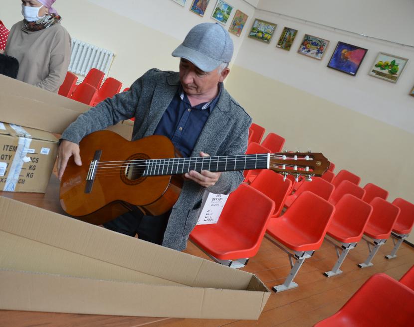 Детская школа искусств Верхнего Услона получила новые музыкальные инструменты