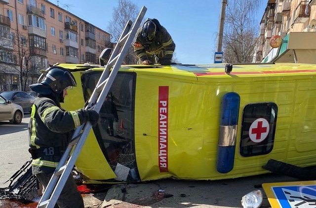 В сети появилось видео смертельного ДТП с машиной «скорой помощи» в Твери