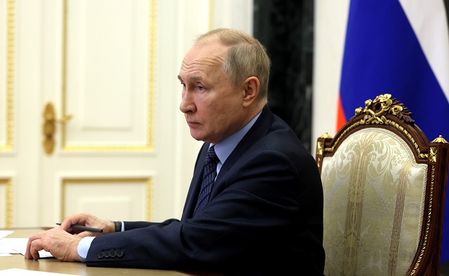 Путин объявил об индексации зарплат бюджетников в январе 2023 года
