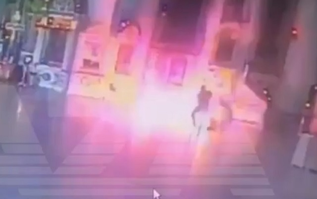 Мужчина пытался сжечь себя в храме, «не дозвонившись» до архангела Михаила – видео