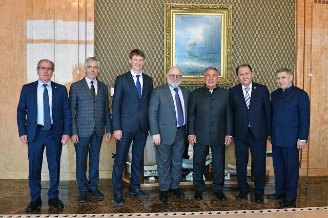 Минниханов встретился с руководителями региональных академий наук России