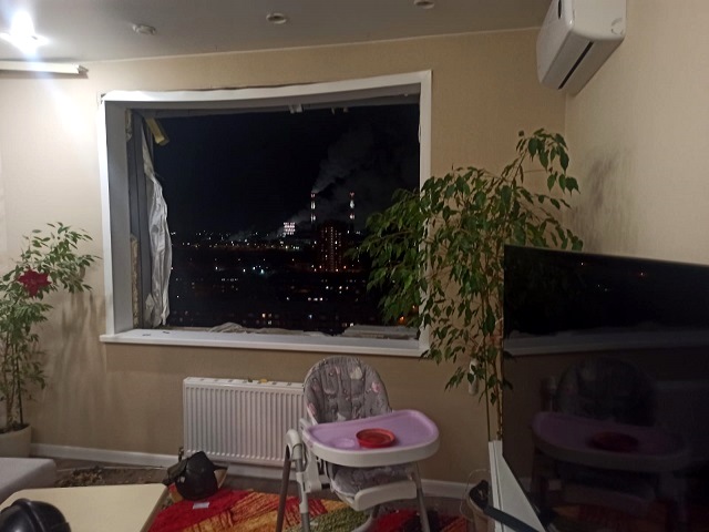 Видео: в Казани взорвавшийся самогонный аппарат выбил окна в квартире