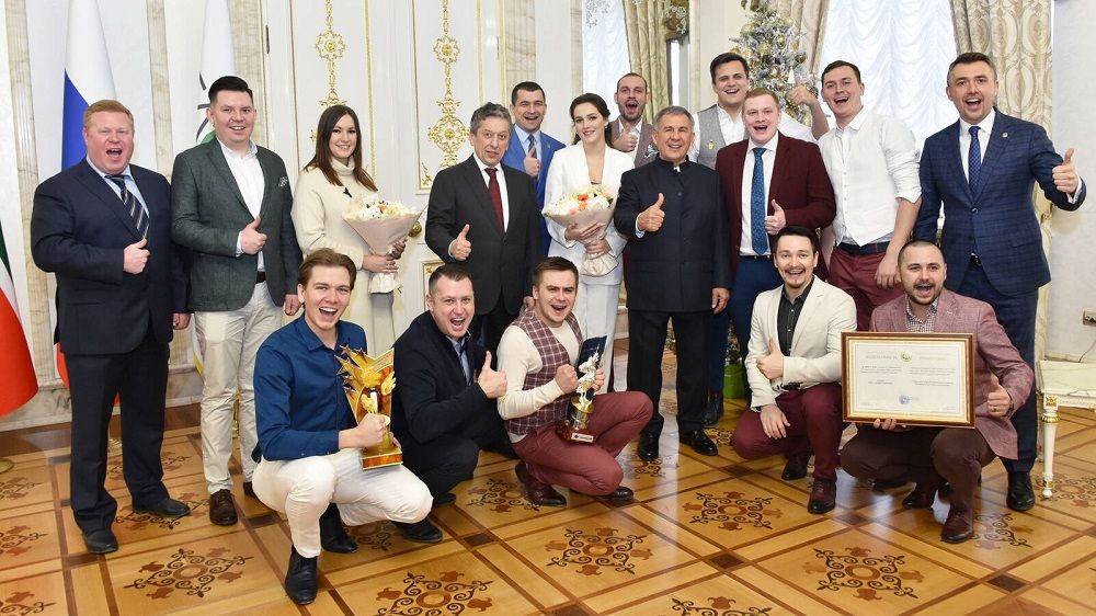 Минниханов поблагодарил команду КВН «Сборная Татнефти» за победу в Высшей лиге