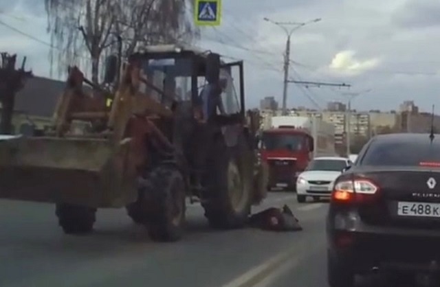 Момент наезда на девушку в Нижнекамске попал на видео