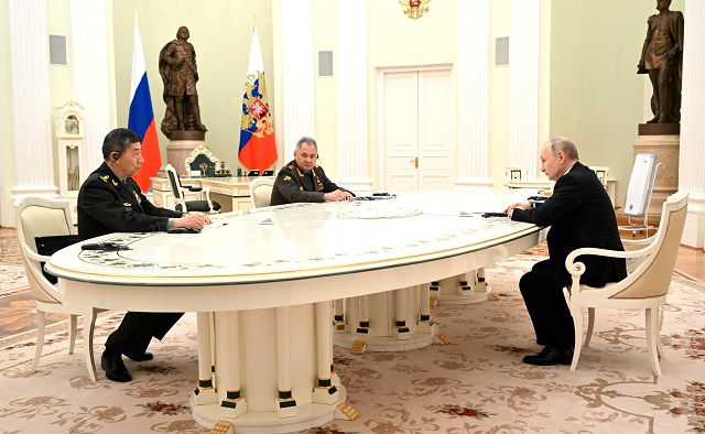 Путин: военное сотрудничество РФ и Китая укрепляет стратегические отношения двух стран
