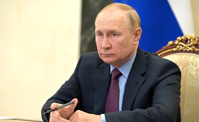 Мантуров доложил Путину о резком снижении мировых цен на сталь
