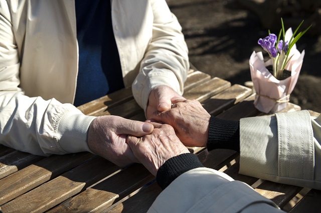 77-летняя женщина и 82-летний мужчина сочетались браком в Татарстане
