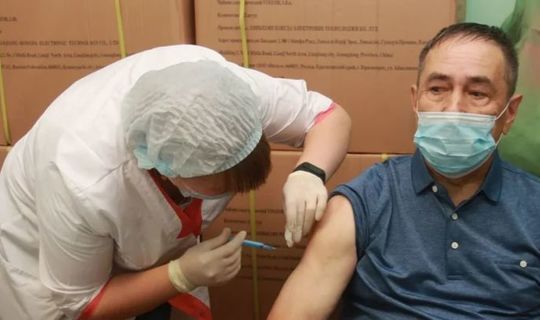 Әлмәт ветераннары вакытлыча прививка пунктларында COVID-19дан вакцинация узды
