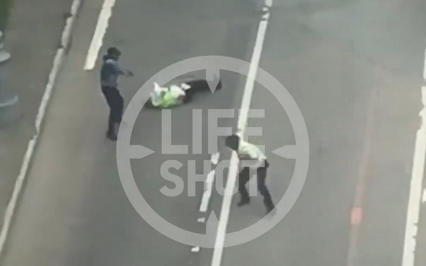 Два сотрудника ГИБДД получили ранения в перестрелке с таксистом – видео