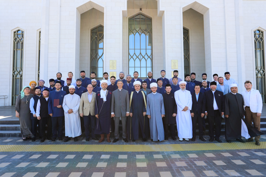 Болгар ислам академиясендә магистрларга дипломнар тапшырылган