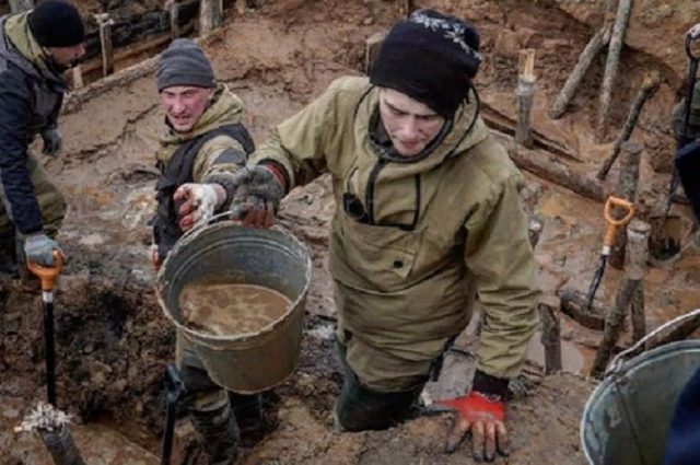 В Новгородской области поисковый отряд обнаружил останки бойца КА из Казани