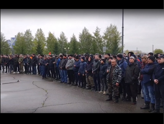 200 мобилизованных жителей Нижнекамска проводили на сборный пункт в Казань – видео