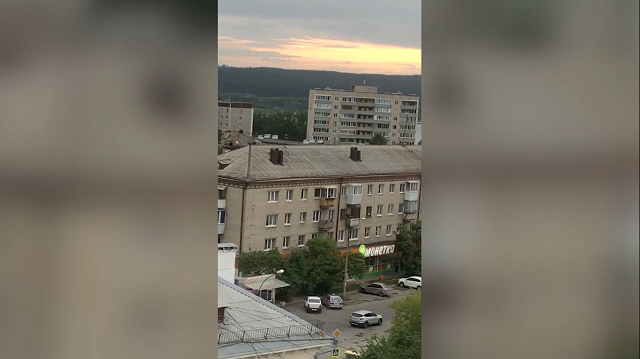 В Екатеринбурге бывший полицейский открыл стрельбу по прохожим из окна квартиры