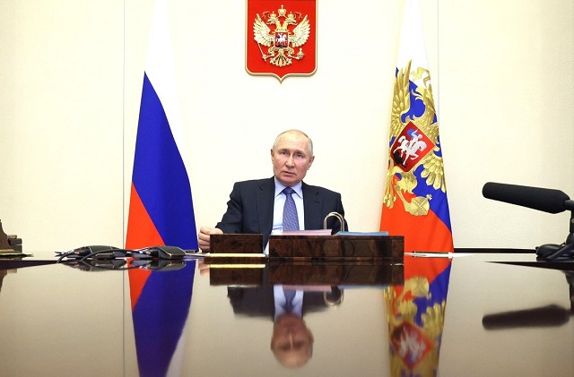 Путин: ушедшие добровольцами на СВО чиновники показали пример преданности