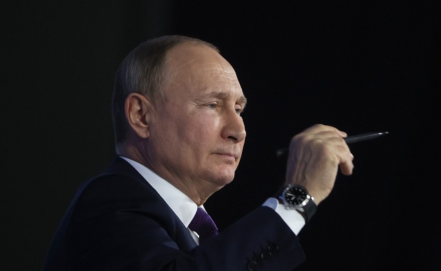 Пункты по законопроекту о QR-кодах уберут из списка поручений Владимира Путина
