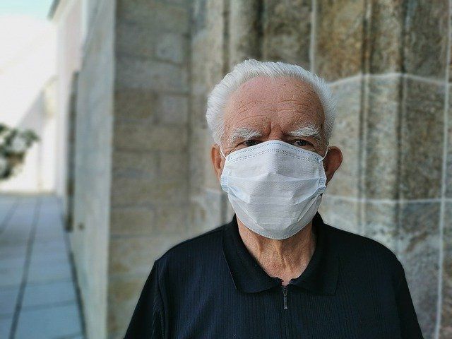 Депутат Госдумы предложил ввести пособие на защитные маски для пенсионеров