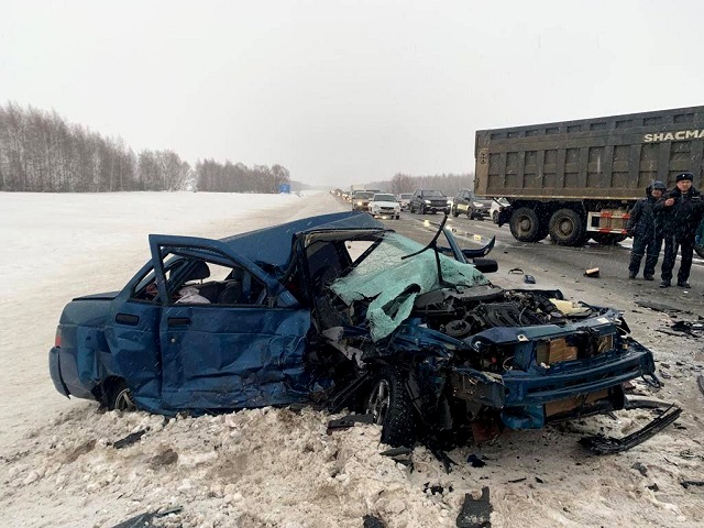 Пассажирка «ВАЗа» скончалась в массовой аварии на трассе в Татарстане