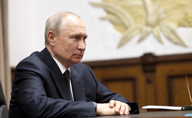 Путин: мир не рухнул из-за западных санкций
