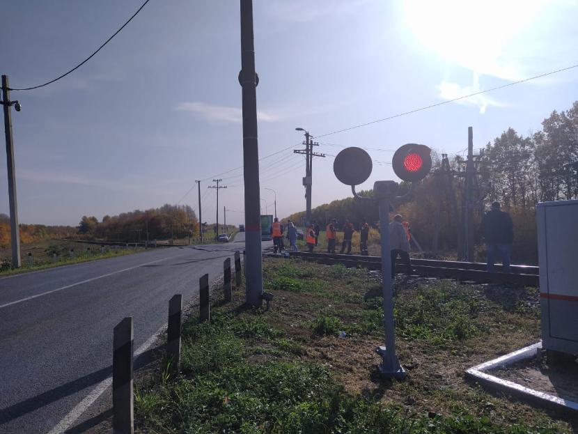 В Татарстане поезд протаранил автомобиль с людьми, есть жертвы
