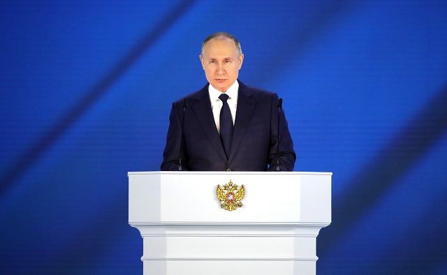Путин поручил направить средства из ФНБ на возведение трассы из Москвы в Казань
