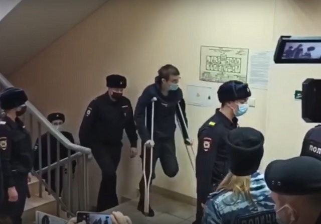 Видео: уcтроившего бойню в Пермском университете Бекмансурова привезли в суд 