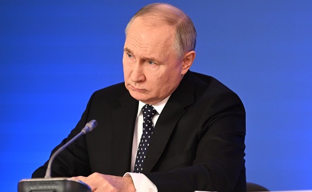 Путин: РФ не переводит экономику в режим военного времени