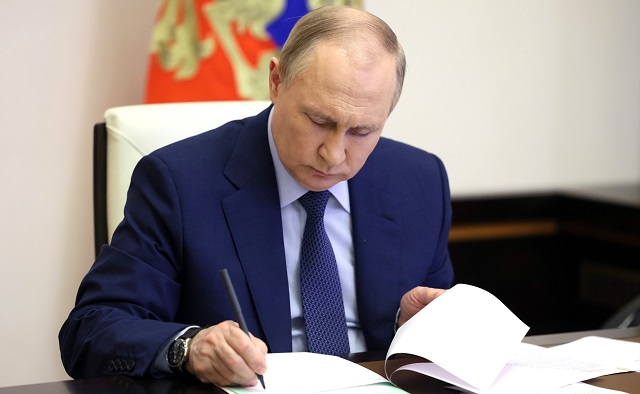 Владимир Путин подписал закон, учитывающий при назначении УДО все отбытое наказание