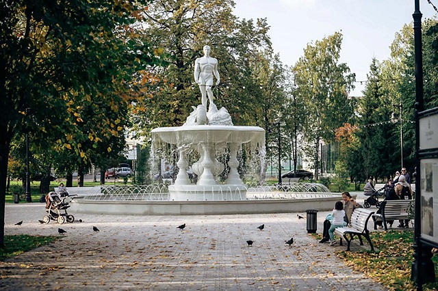 В Казани по нацпроекту благоустроили Юнусовскую площадь и сад Рыбака