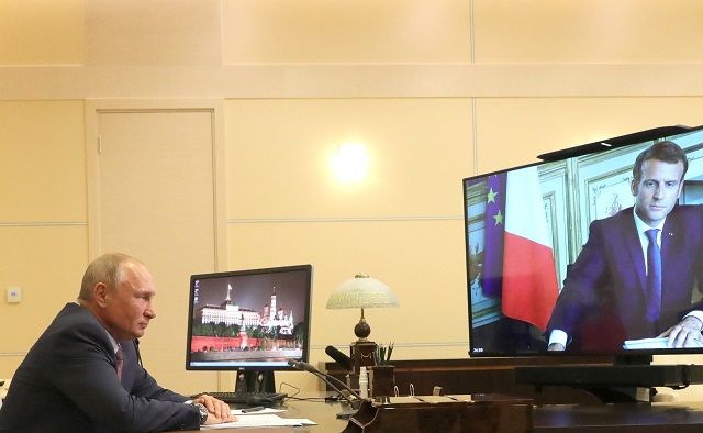 Президент Франции считает правильным постоянное поддержание диалога с Путиным