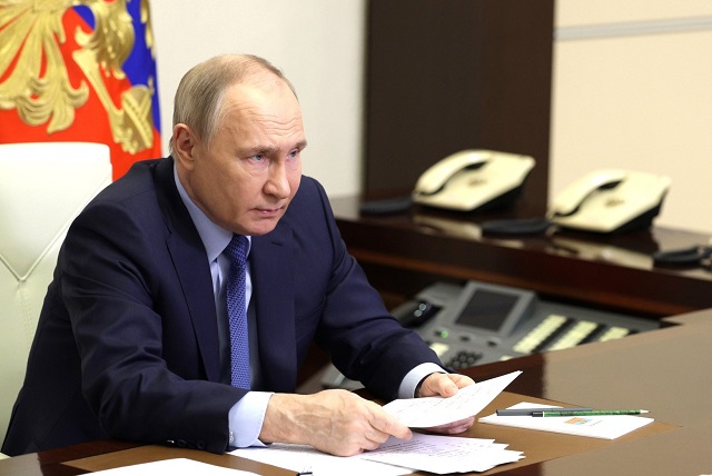Путин наградил подростков, спасших людей во время теракта в «Крокусе»