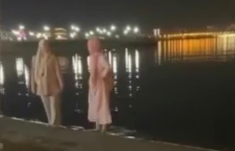 В Казани женщины обругали ходивших по пляжу босиком мусульманок - видео