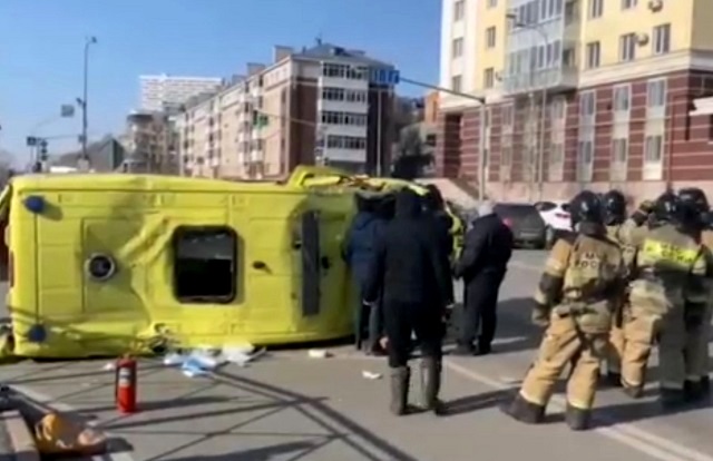 В Казани в опрокинувшейся после ДТП карете скорой помощи пострадали пять человека