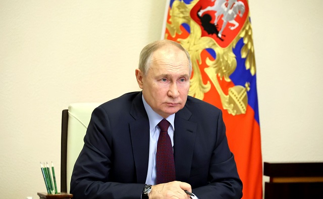 Путин: рост реальных зарплат и снижение бедности должны быть в приоритете у власти