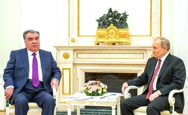 Путин и президент Таджикистана Рахмон обсудили ситуацию в Афганистане
