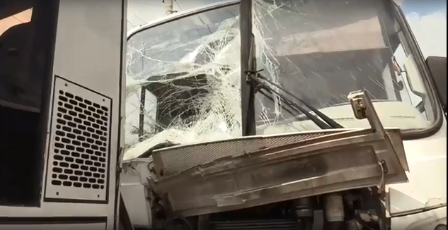 Видео: В Ростове-на-Дону в результате столкновения двух автобусов пострадали 8 человек