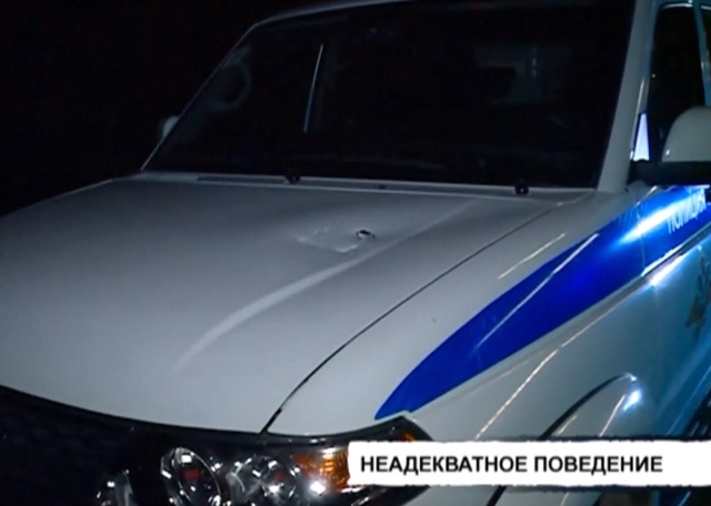 ТНВ узнал подробности инцидента с жителем Казани, метавшим кирпичи в полицейских – видео