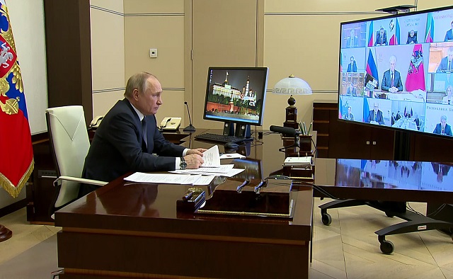 Минниханов доложил Путину о создании резервных фондов муки, сахара и лекарств в РТ