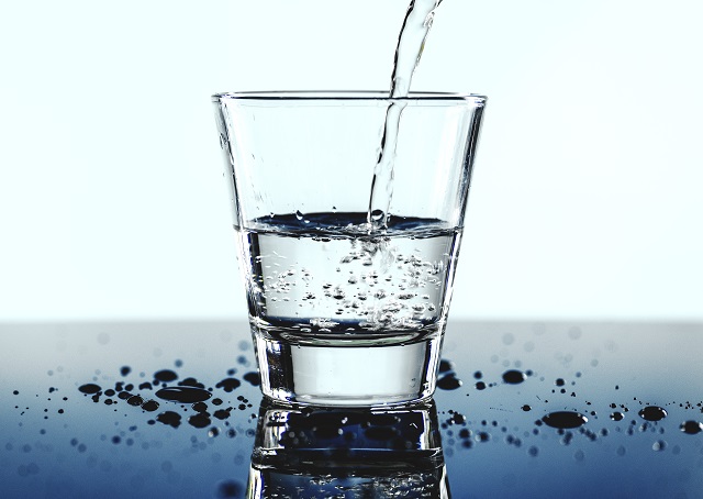 Стало известно, чем чревато употребление менее литра воды в день