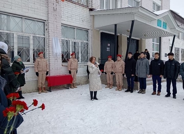 Имя погибшего в СВО бугульминца Мунира Миннигалиева увековечили на фасаде школы