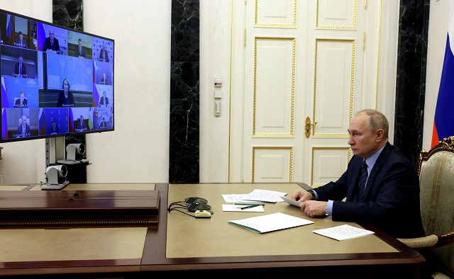 Путин: целевые ориентиры по уровню зарплат в бюджетной сфере меняться не будут