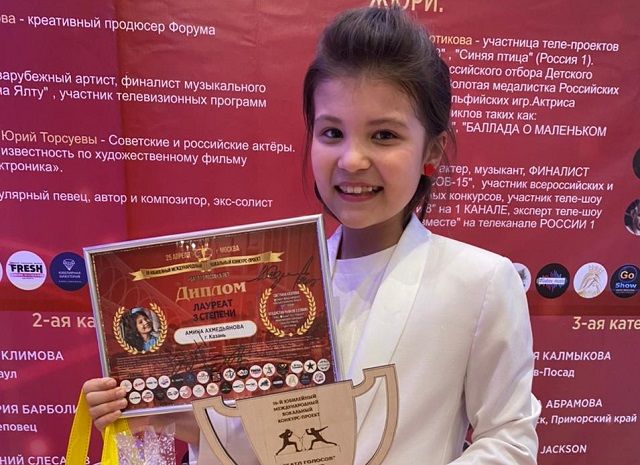 Финалистка фестиваля "Сэйлэн" Амина Ахметзянова спела в проекте «Батл голосов-5 лет»
